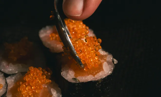 Maki Saumon/Tobiko riz betterave